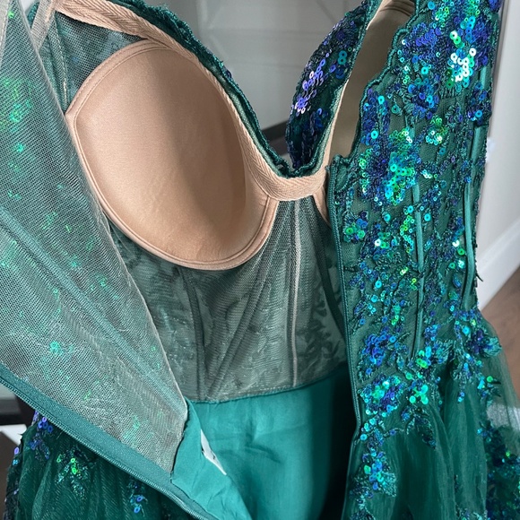 Prom Dress Emerald Green - Sherri Hill No 55500 - Picture 4 of 5